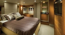 5800 Sport Yacht master cabin