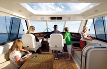Fully enclosed flybridge – command and entertainment.