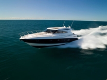 The new 5800 Sport Yacht - stylish and exhilerating performance at over 30 knots