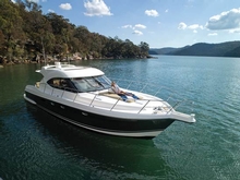 Relax on board the 5000 Sport Yacht